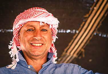 ~/Root_Storage/AR/EB_List_Page/Untitled-2_0005_learn-how-bedouin-kohl-is-made.png